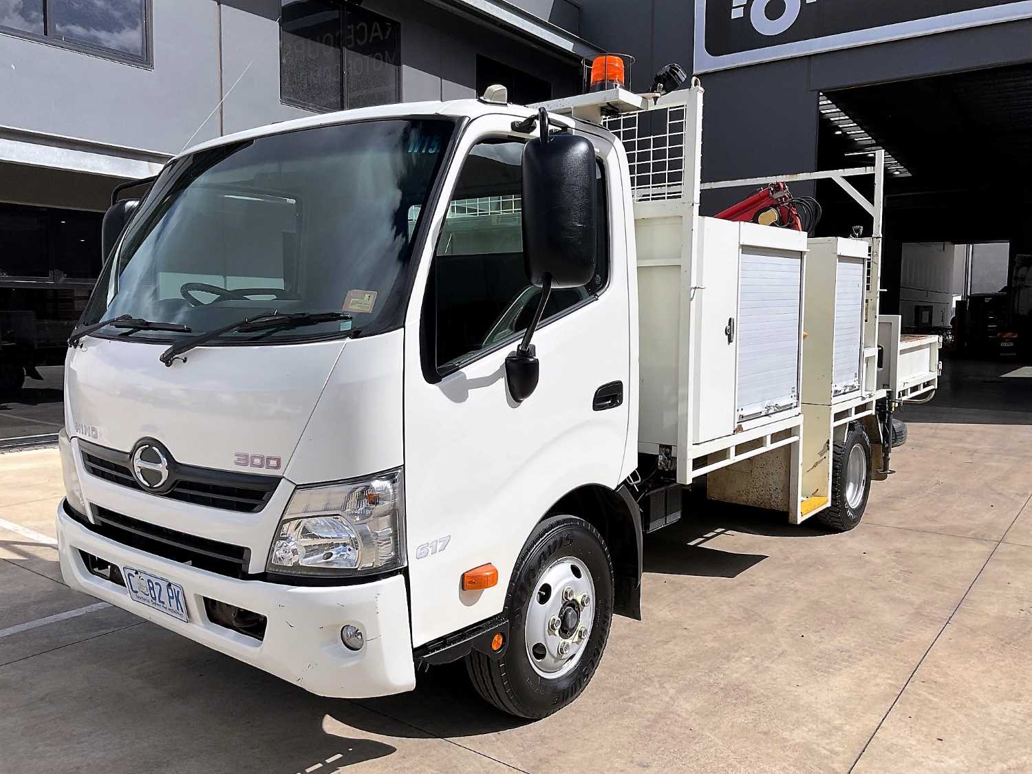 2012 HINO 300 SERVICE BODY WITH TIPPER