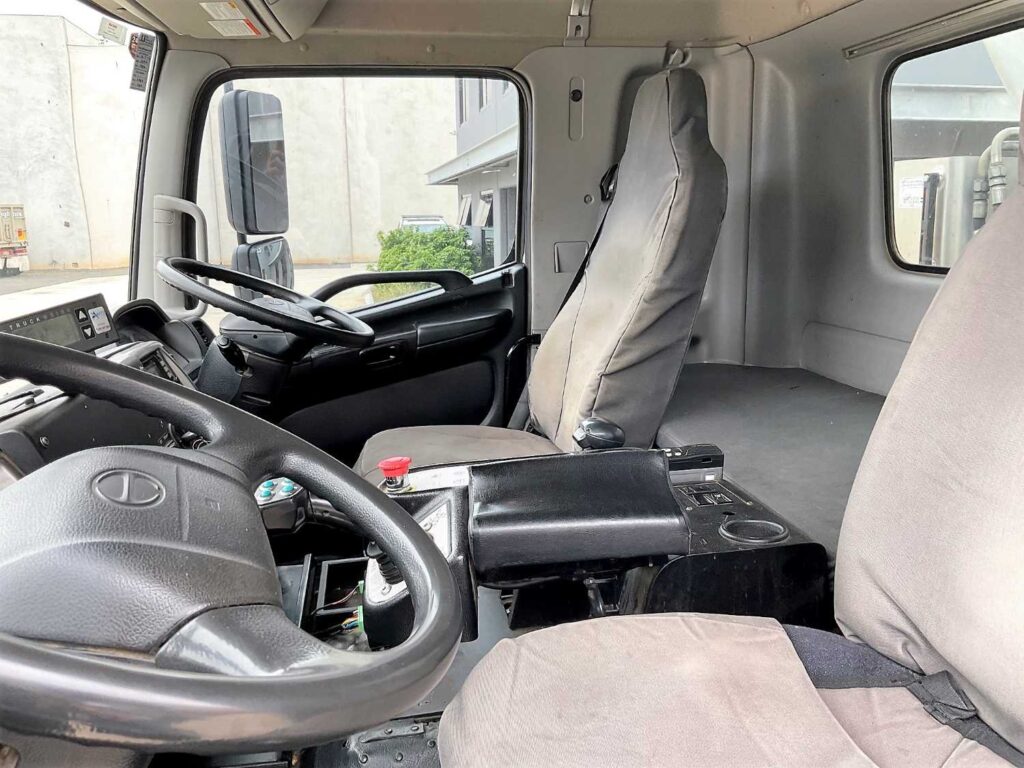 2015 HINO GH COMPACTOR - Racecourse Motor Company