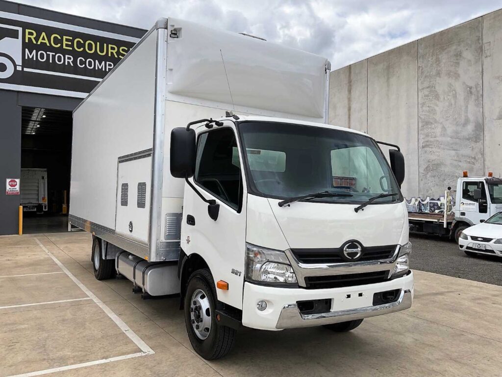 2012 HINO GH COMPACTOR - Racecourse Motor Company