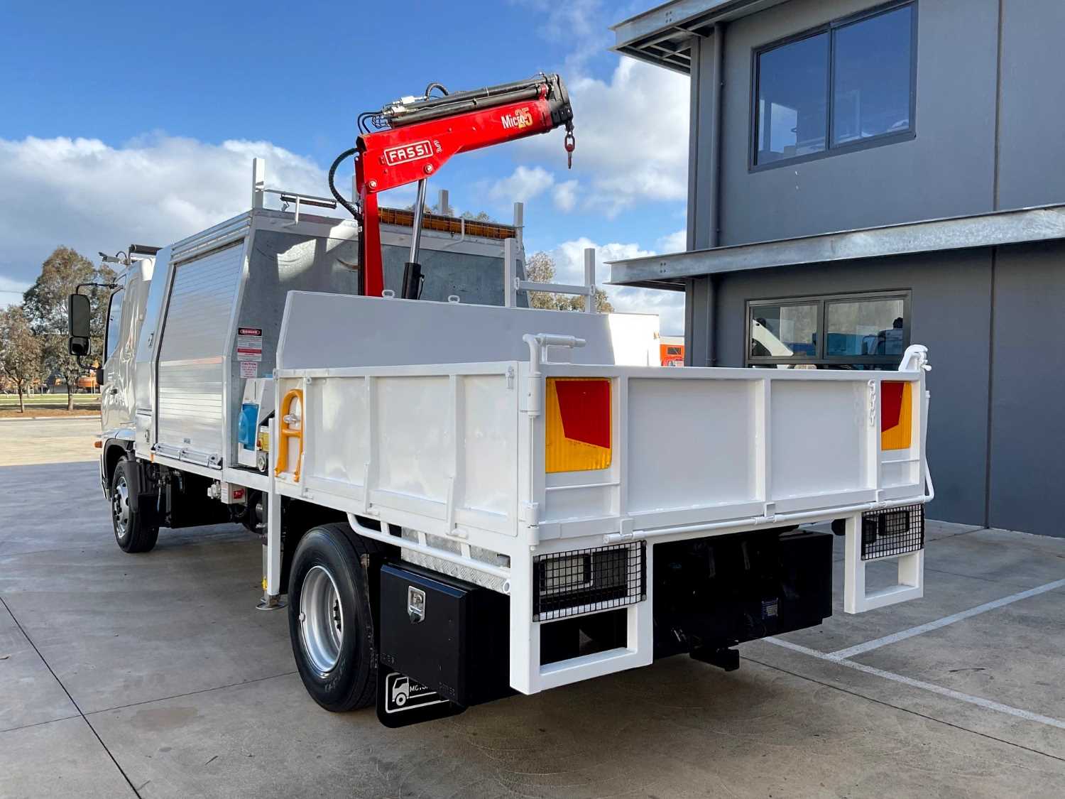 2010 HINO FD SERVICE BODY WITH TIPPER