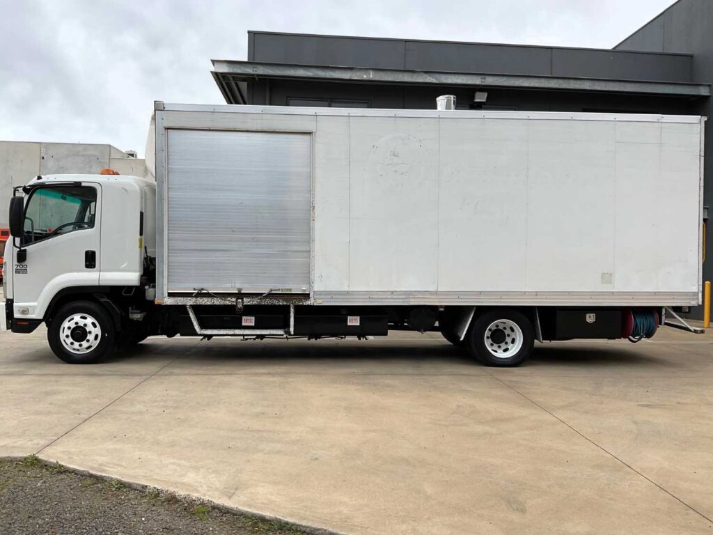 2009 ISUZU FSR700 PANTECH - Racecourse Motor Company