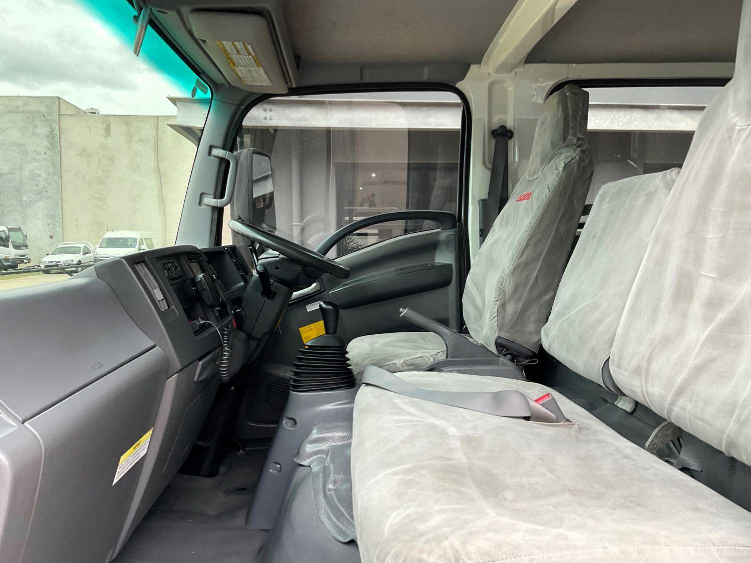 2014 ISUZU NPR300 DUAL CAB TIPPER