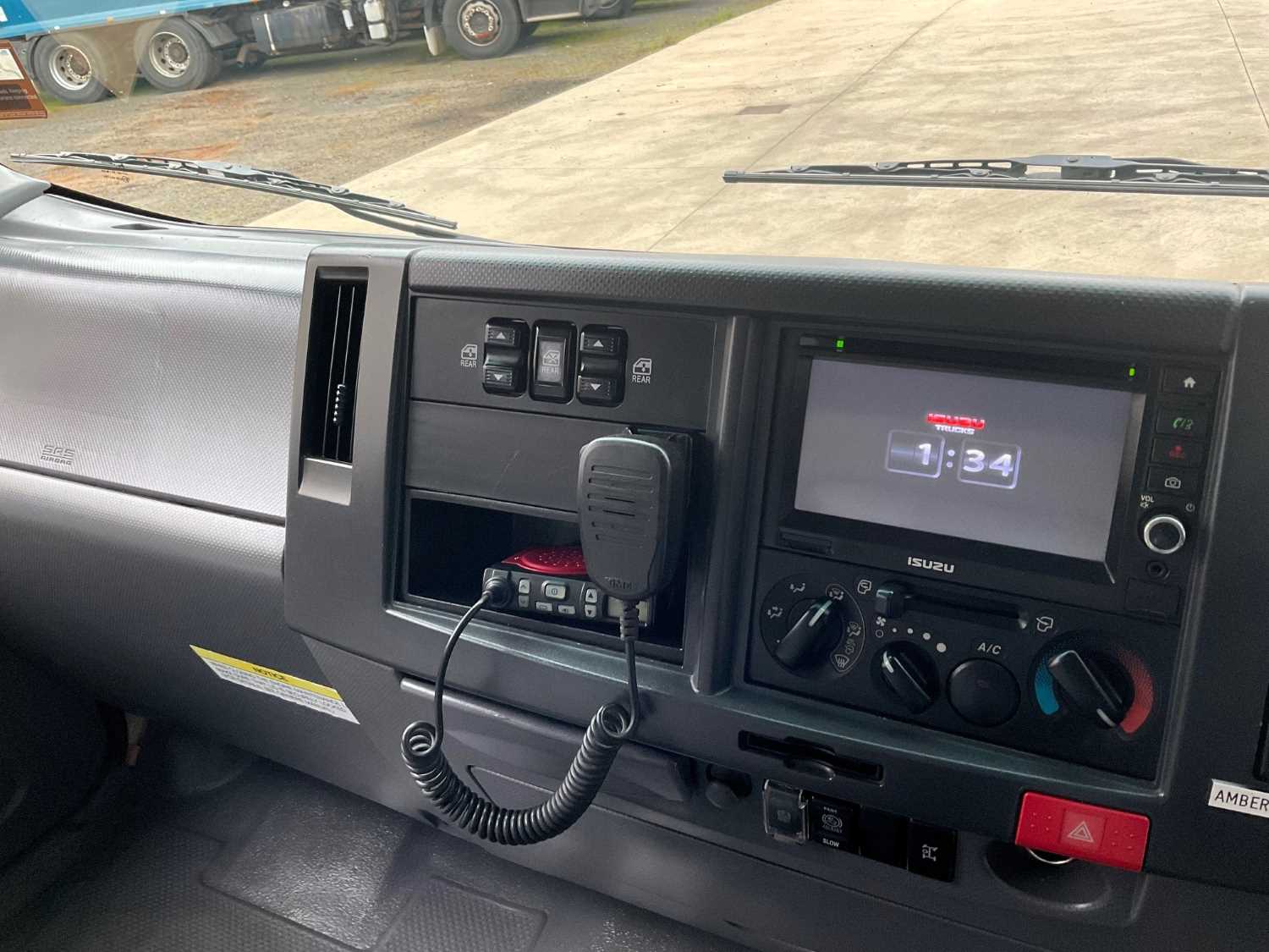 2014 ISUZU NPR300 DUAL CAB TIPPER