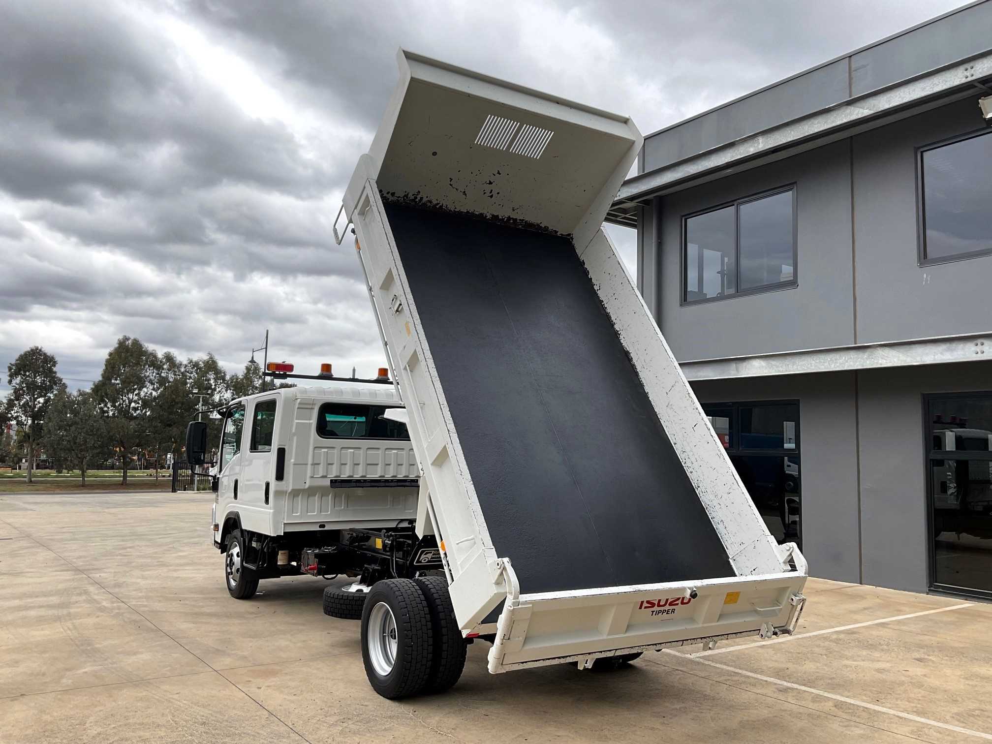 2014 ISUZU NPR300 DUAL CAB TIPPER