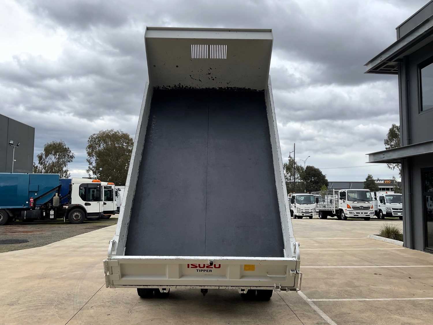 2014 ISUZU NPR300 DUAL CAB TIPPER