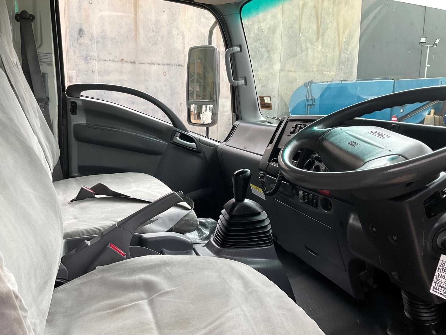 2014 ISUZU NPR300 DUAL CAB TIPPER