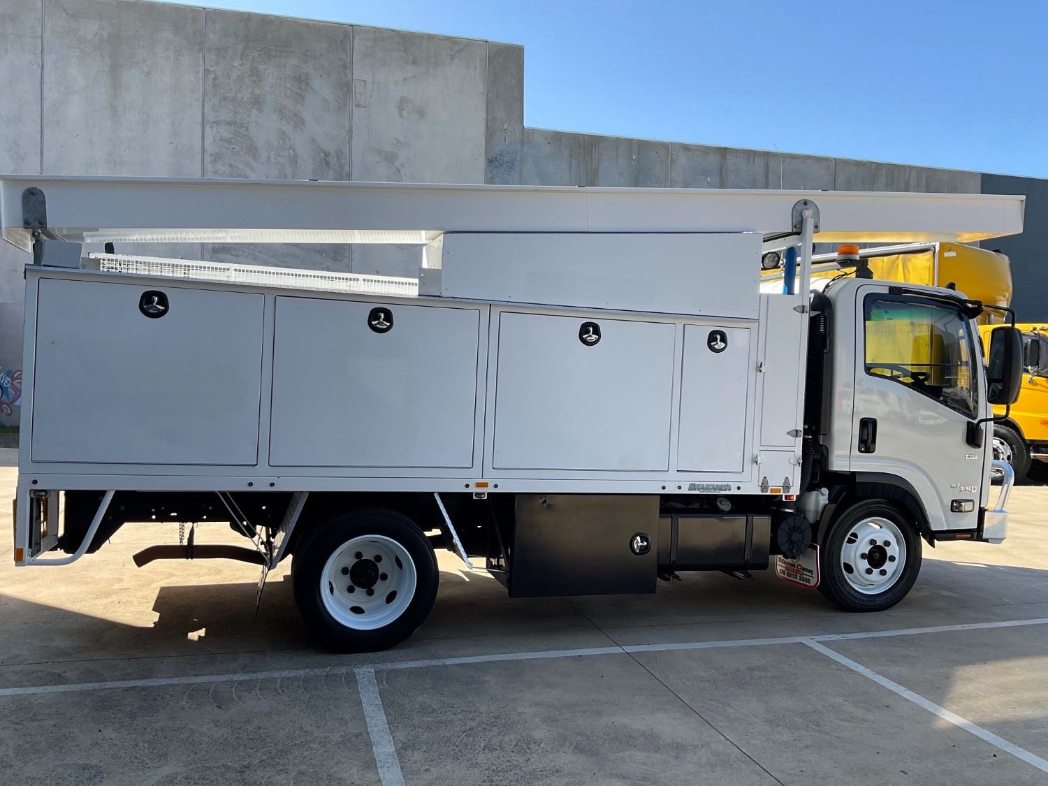 2015 ISUZU NQR87-190 SERVICE BODY