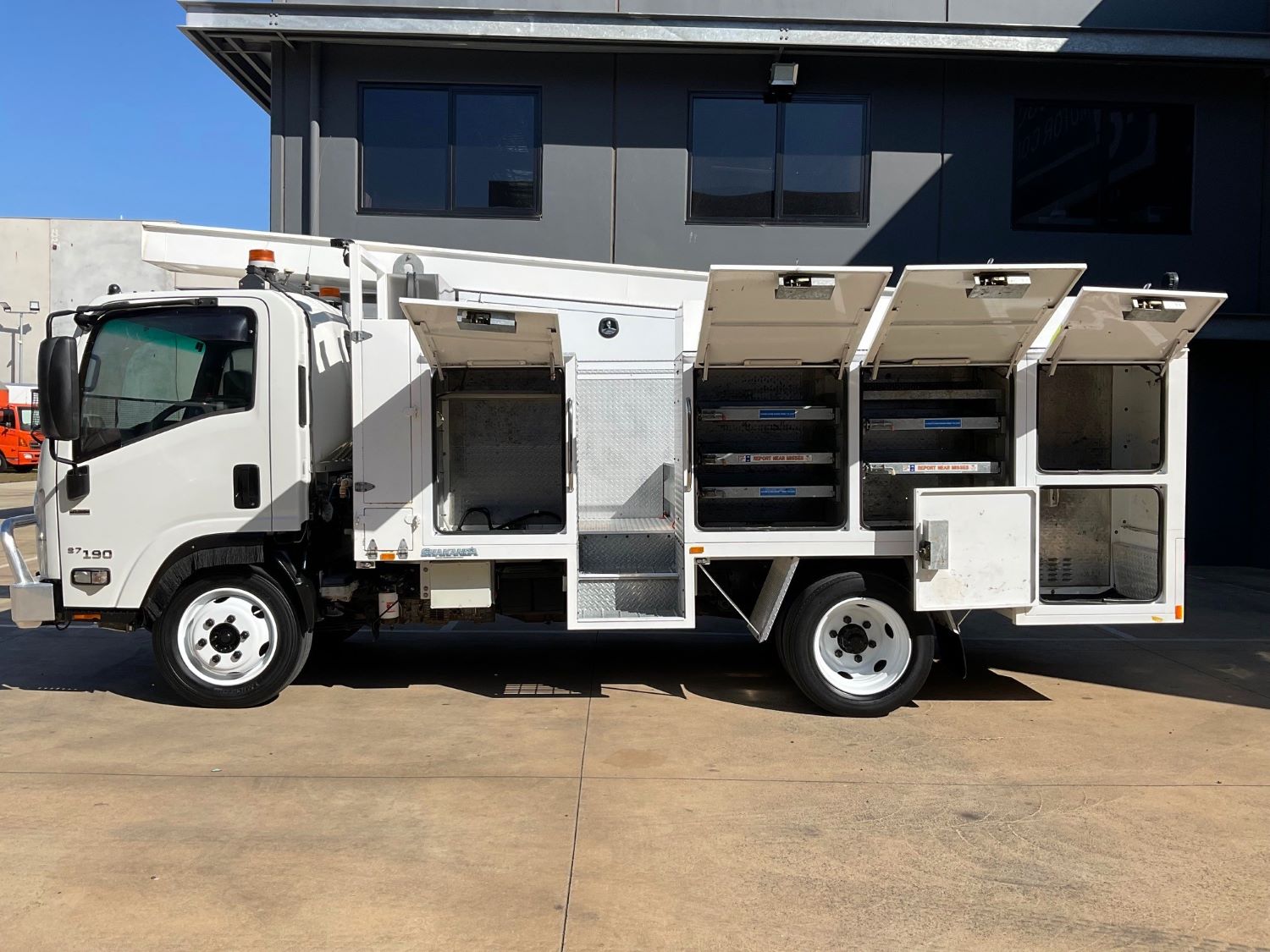 2015 ISUZU NQR87-190 SERVICE BODY