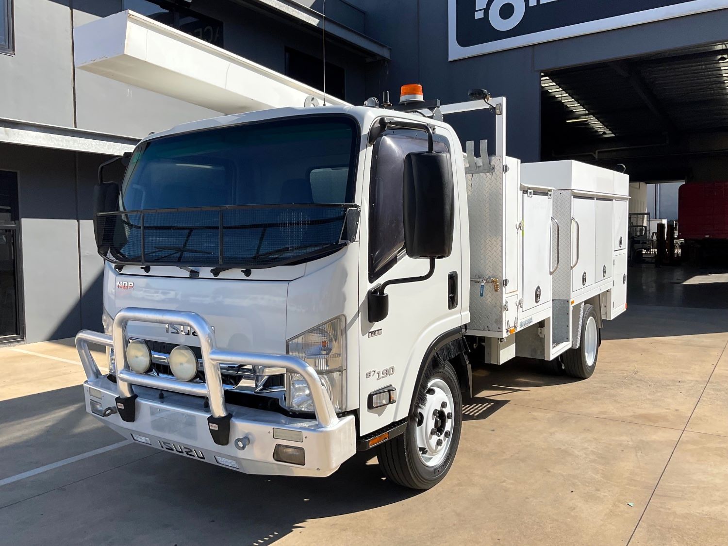2015 ISUZU NQR87-190 SERVICE BODY