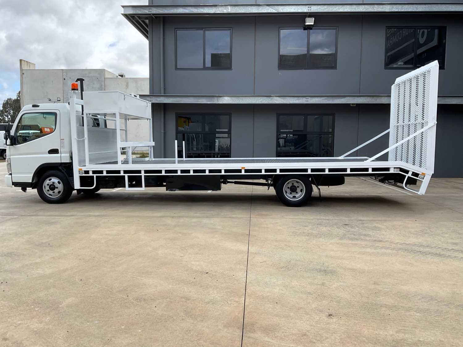 2006 MITSUBISHI CANTER BEAVERTAIL