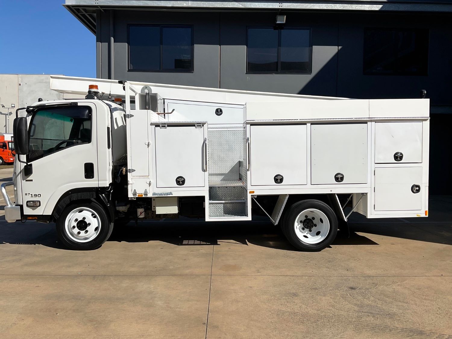 2015 ISUZU NQR87-190 SERVICE BODY