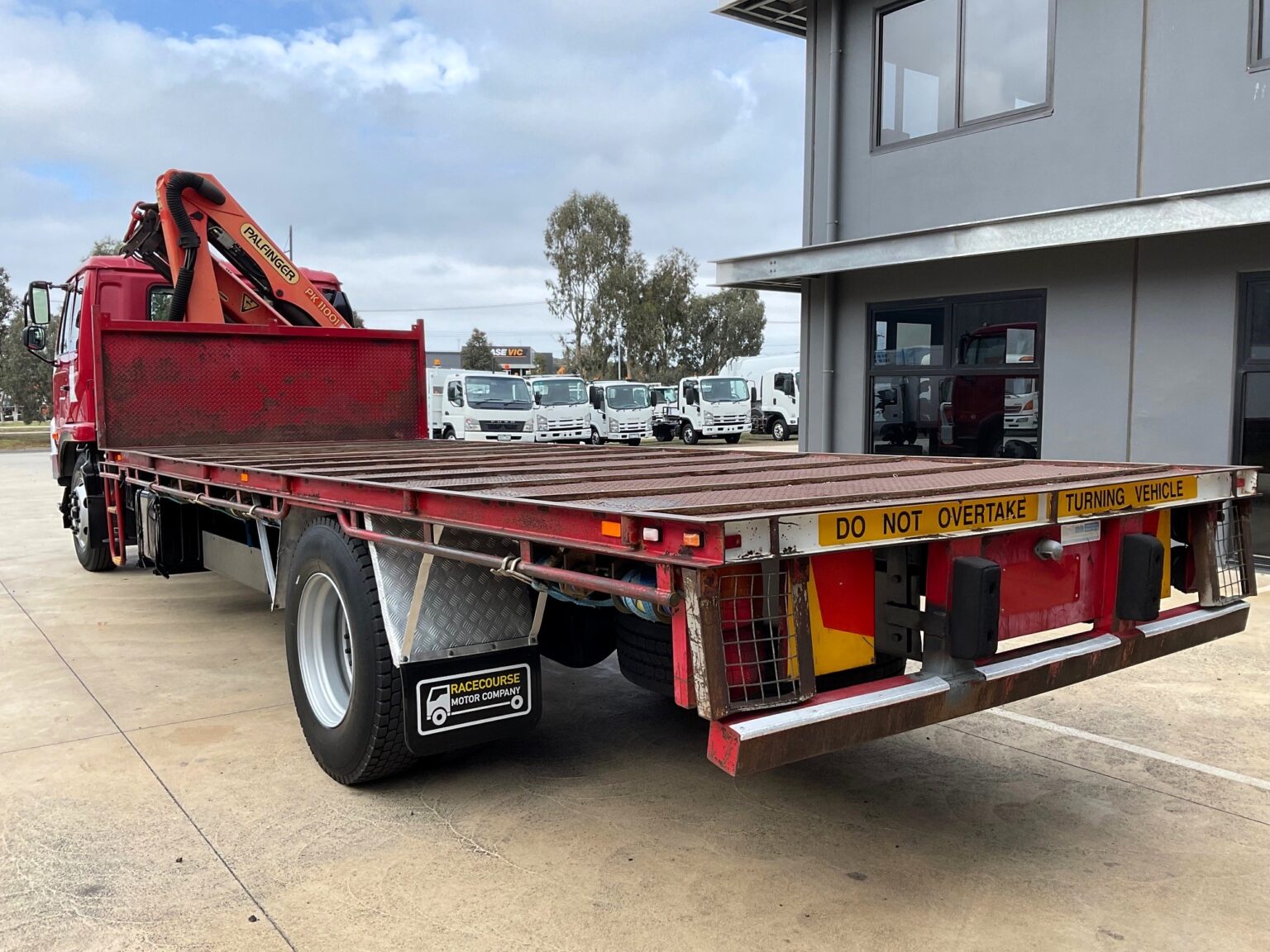 2010 UD PK374 TRAY WITH CRANE Racecourse Motor Company