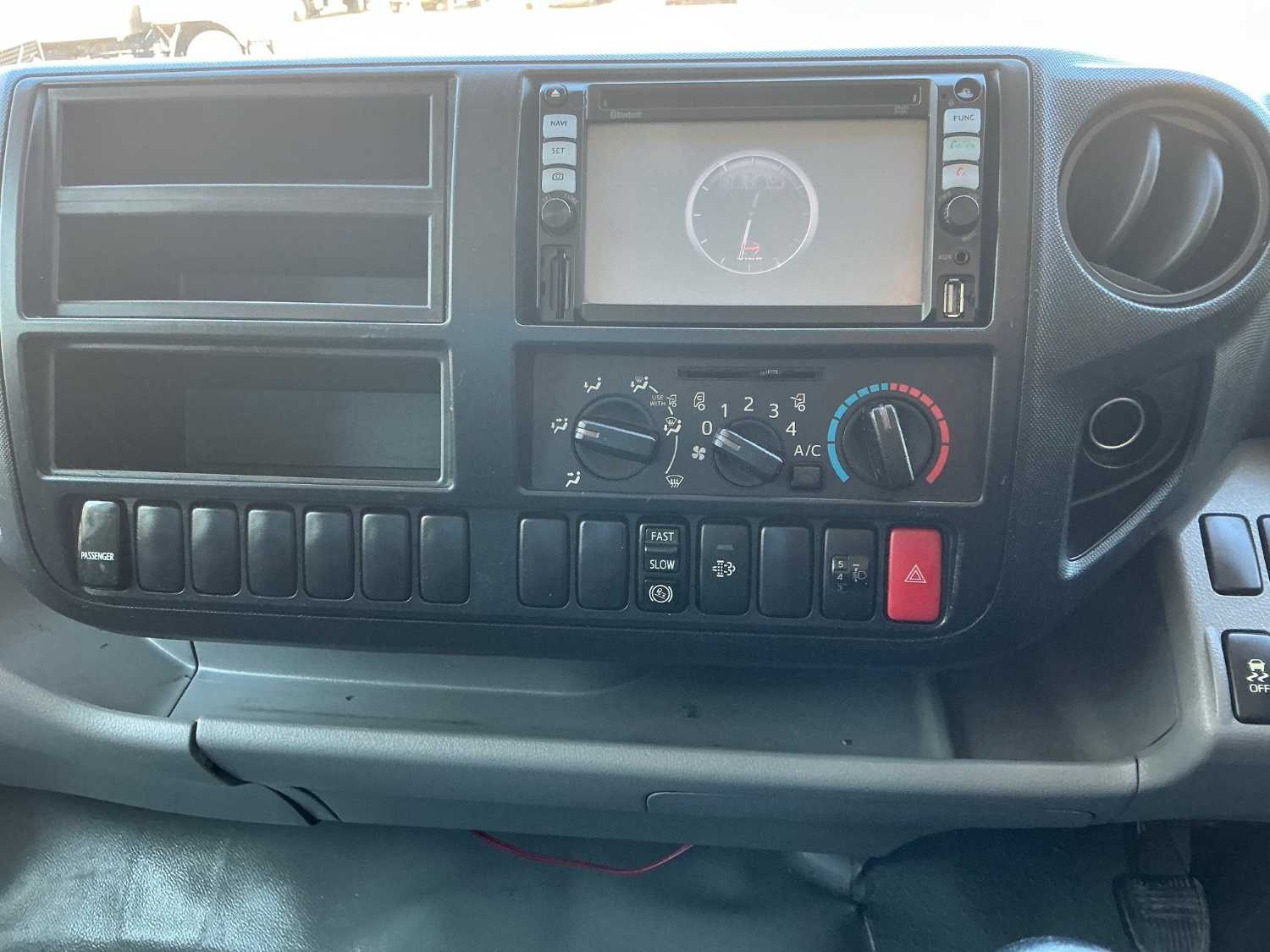 2013 HINO 300 PANTECH