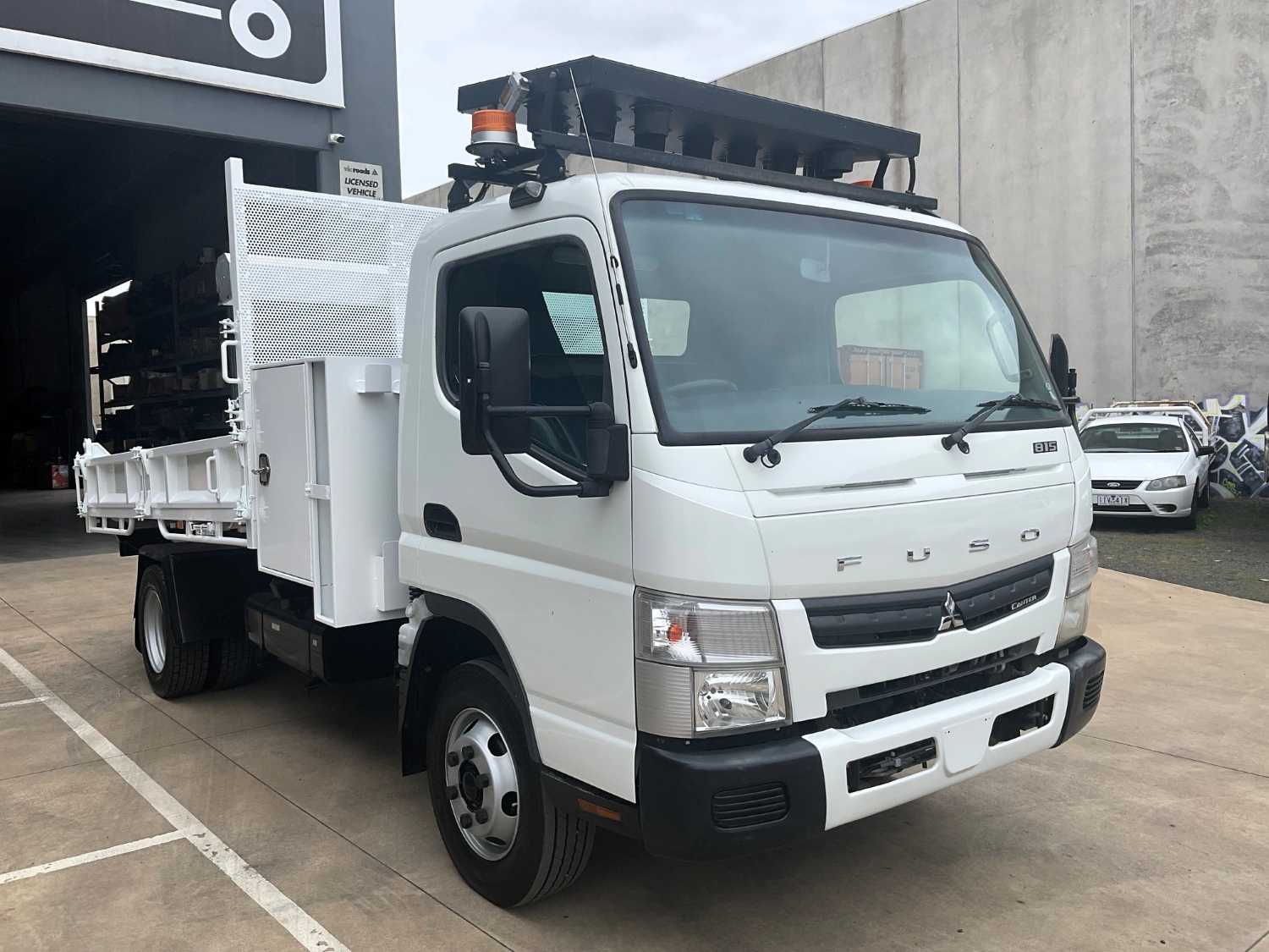 2015 MITSUBISHI CANTER 3 WAY TIPPER