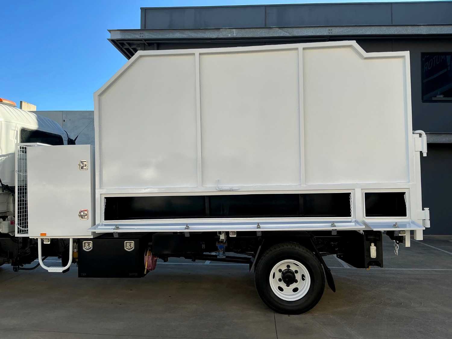 2015 ISUZU FRR500 DUAL CAB CHIPPER TIPPER