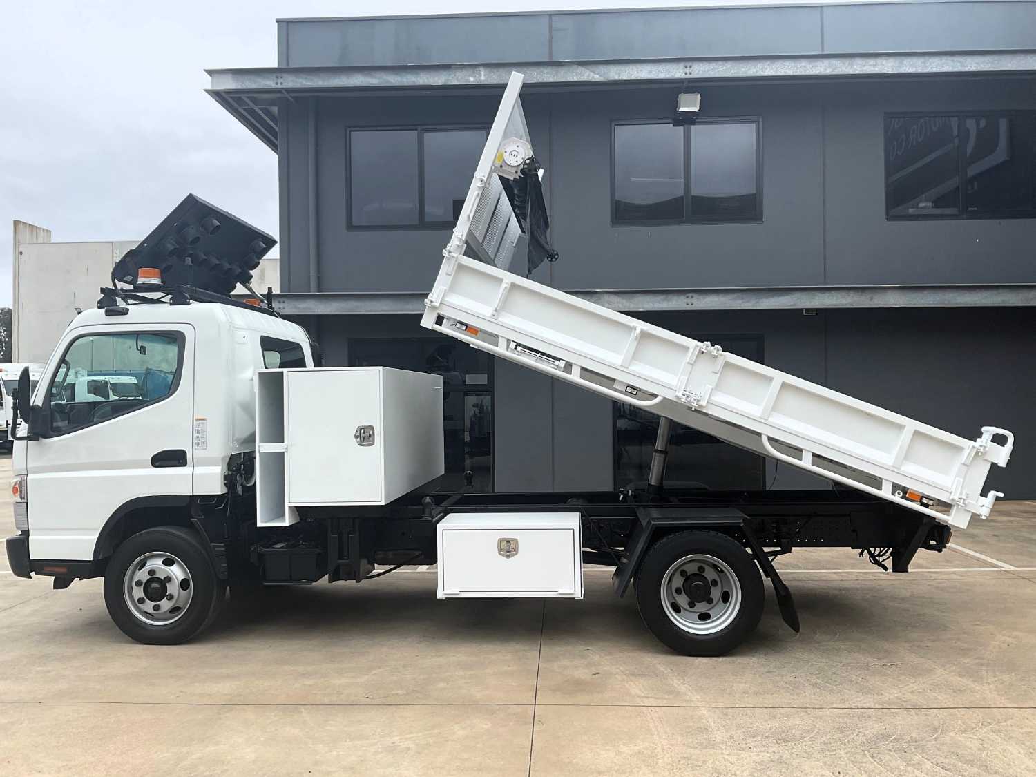 2015 MITSUBISHI CANTER 3 WAY TIPPER