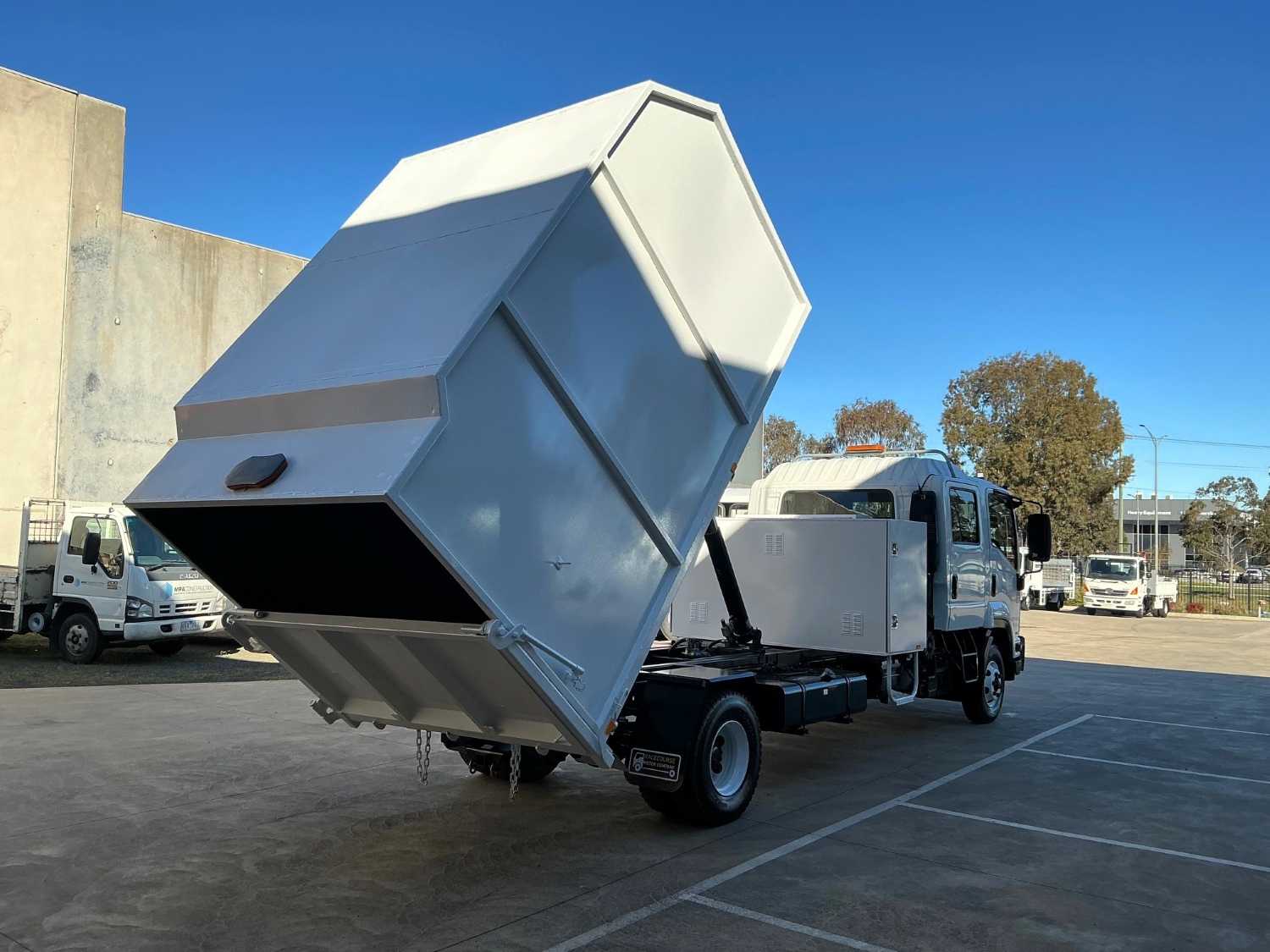 2015 ISUZU FRR500 DUAL CAB CHIPPER TIPPER