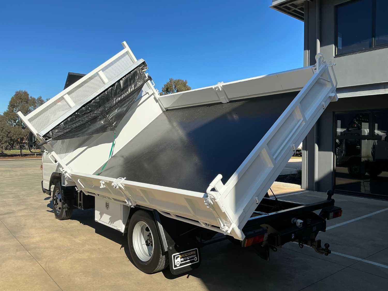 2015 MITSUBISHI CANTER 3 WAY TIPPER