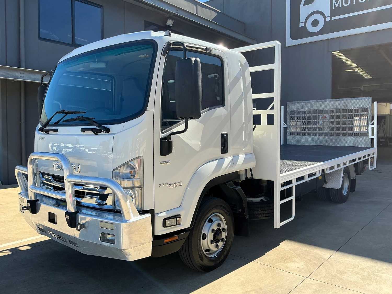 2016 ISUZU FRR 110/260 TRAY