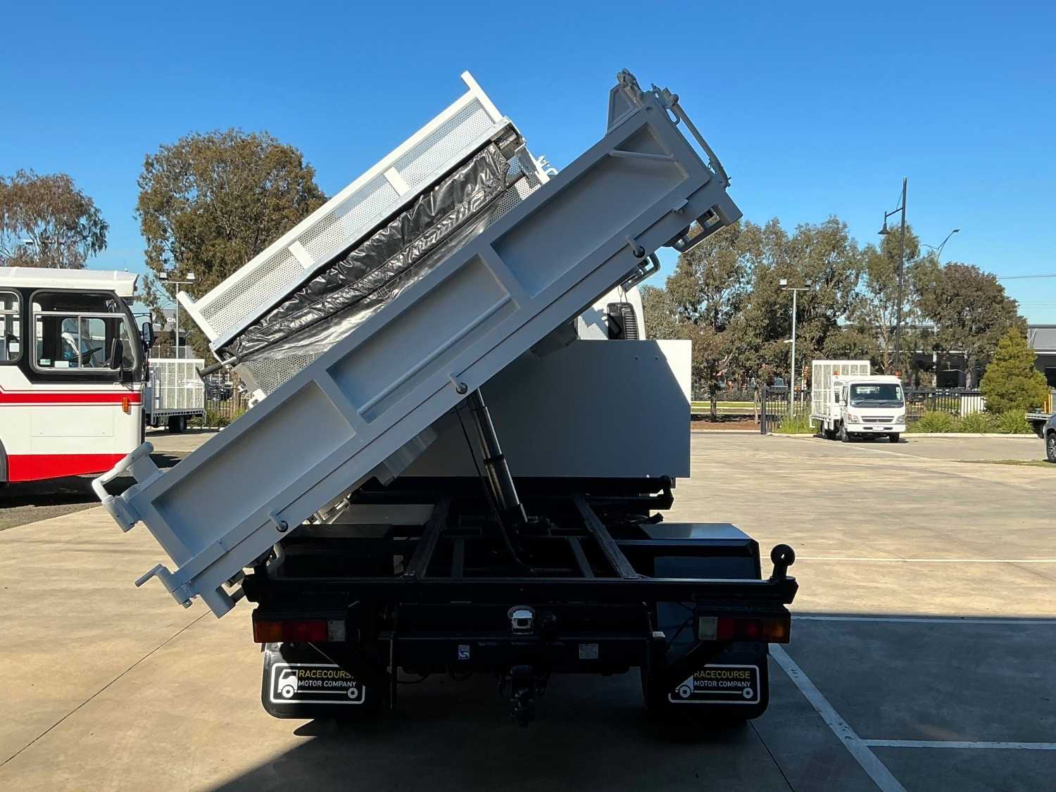 2015 MITSUBISHI CANTER 3 WAY TIPPER
