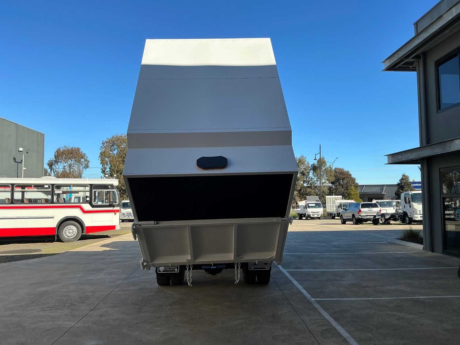 2015 ISUZU FRR500 DUAL CAB CHIPPER TIPPER
