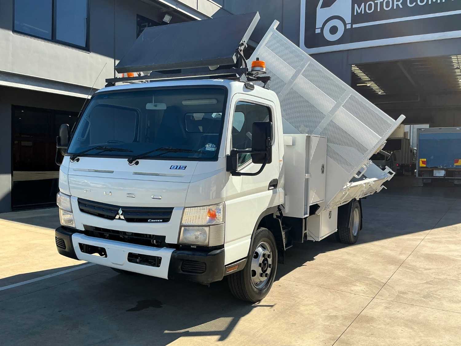 2015 MITSUBISHI CANTER 3 WAY TIPPER
