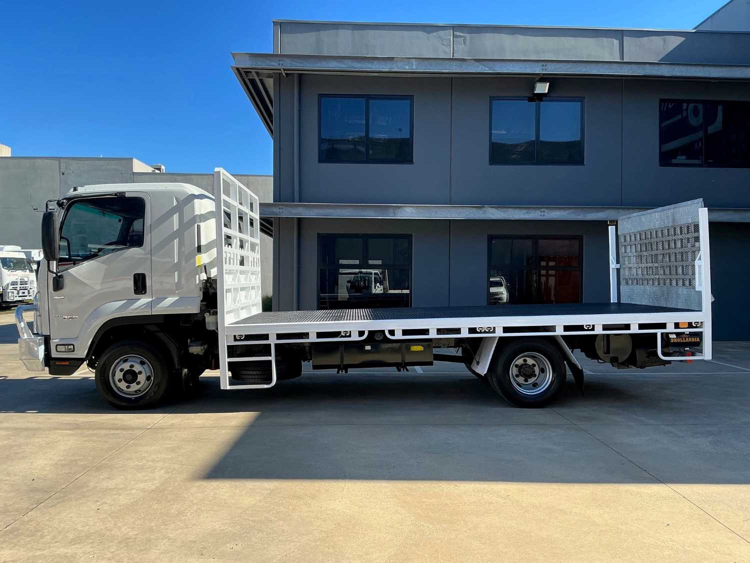 2016 ISUZU FRR 110/260 TRAY