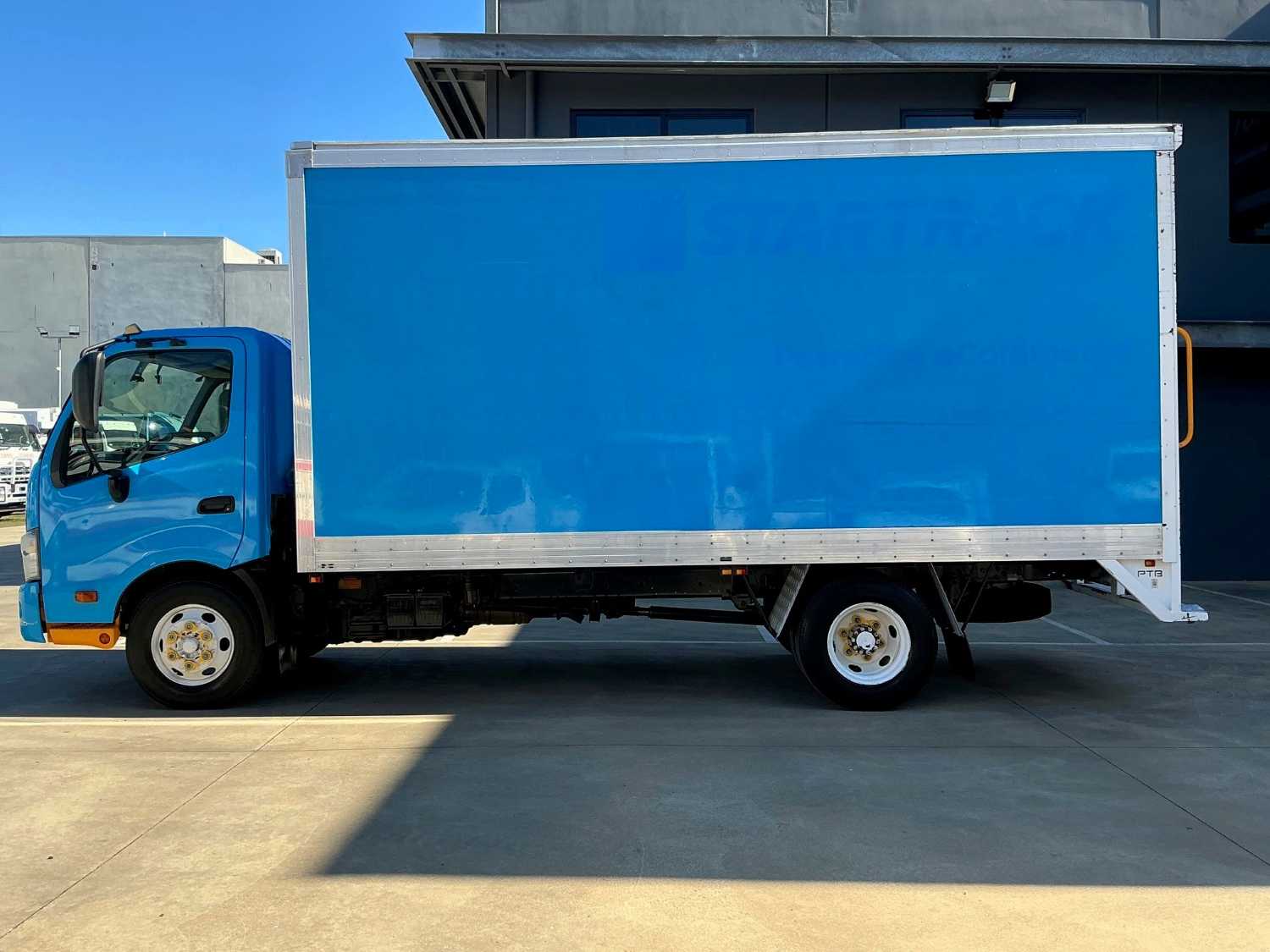 2013 HINO 300 PANTECH