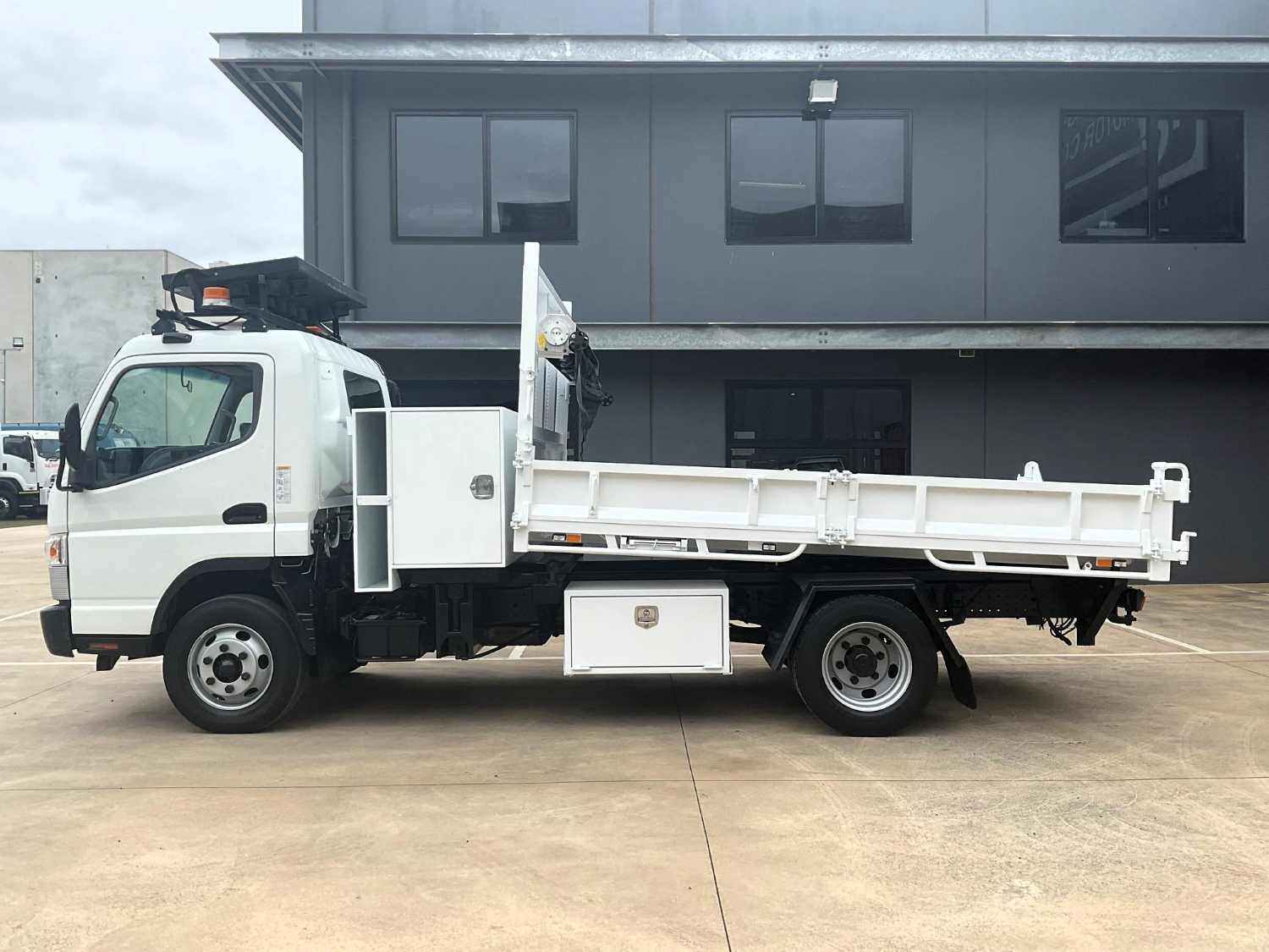 2015 MITSUBISHI CANTER 3 WAY TIPPER