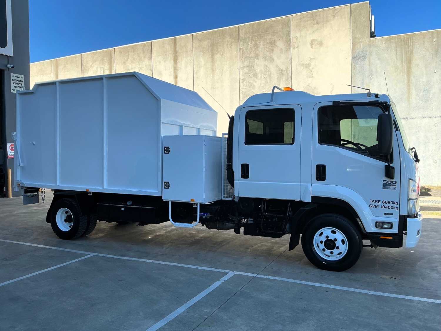 2015 ISUZU FRR500 DUAL CAB CHIPPER TIPPER