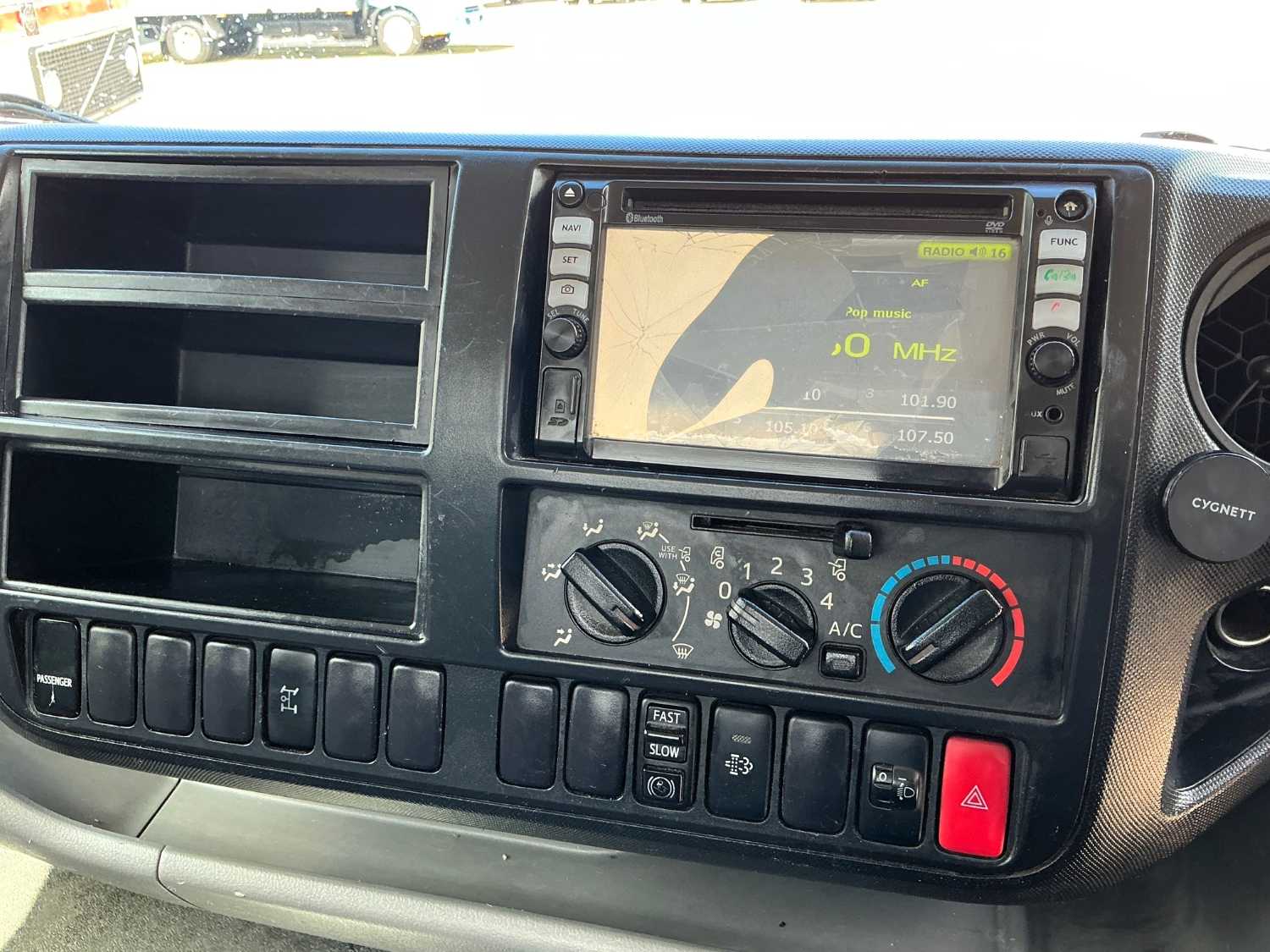 2013 HINO 300 TIPPER