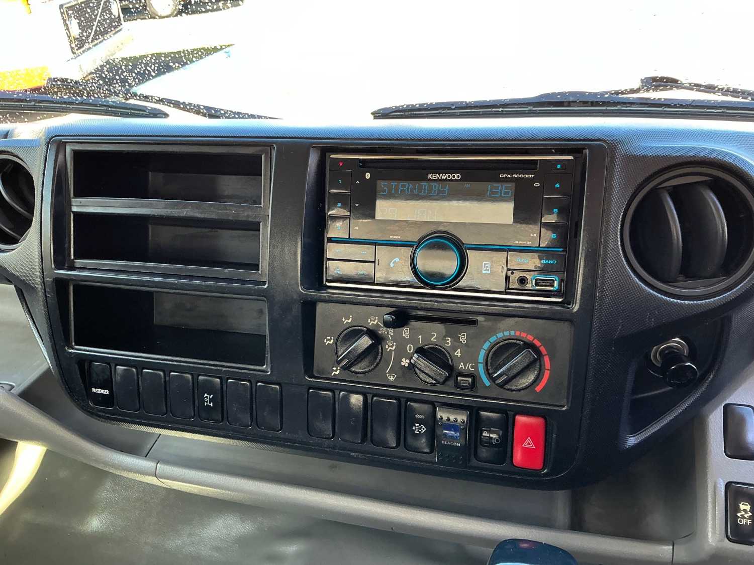 2013 HINO 300 TIPPER