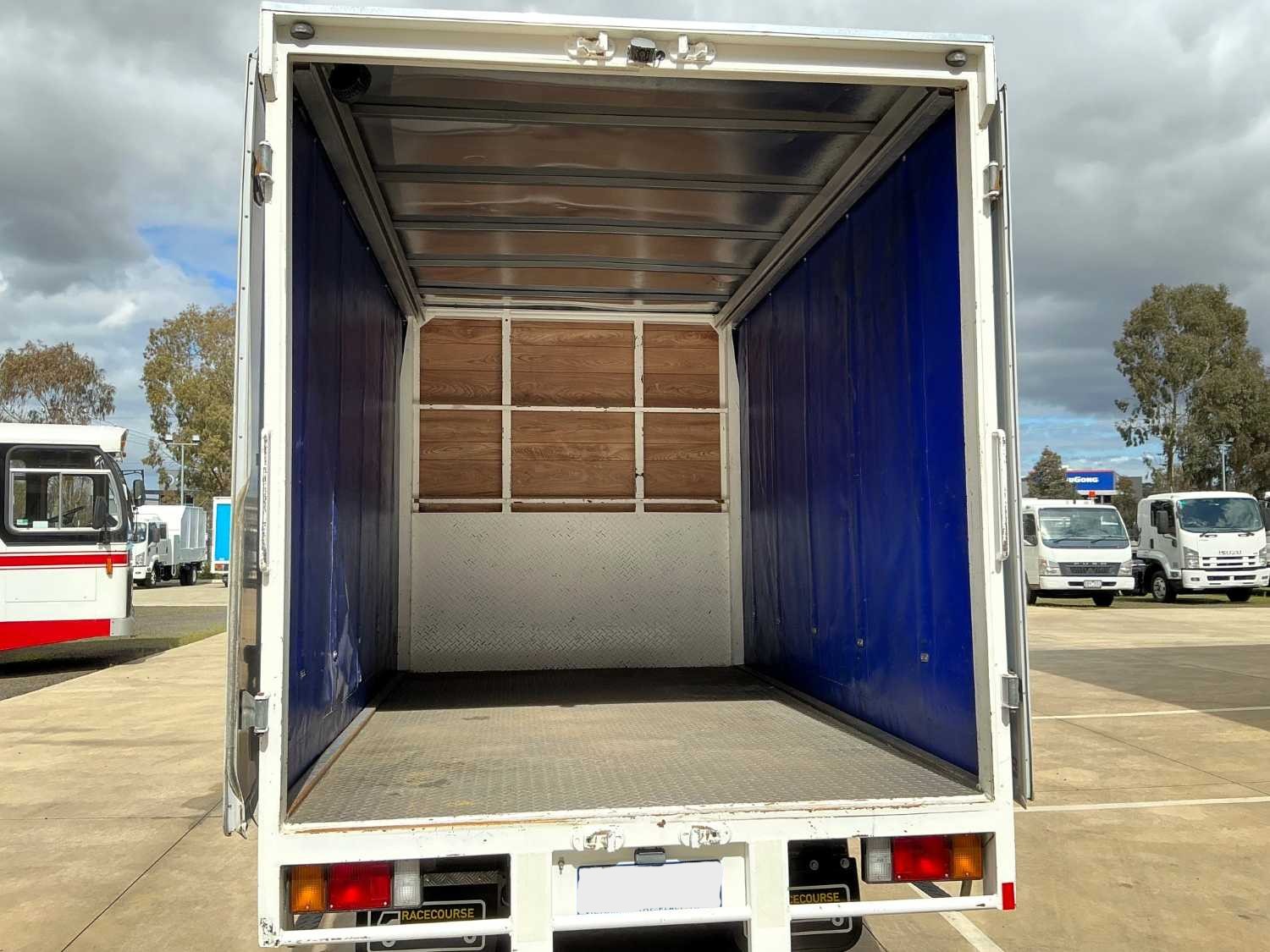 2013 ISUZU NLR200 CURTAINSIDER
