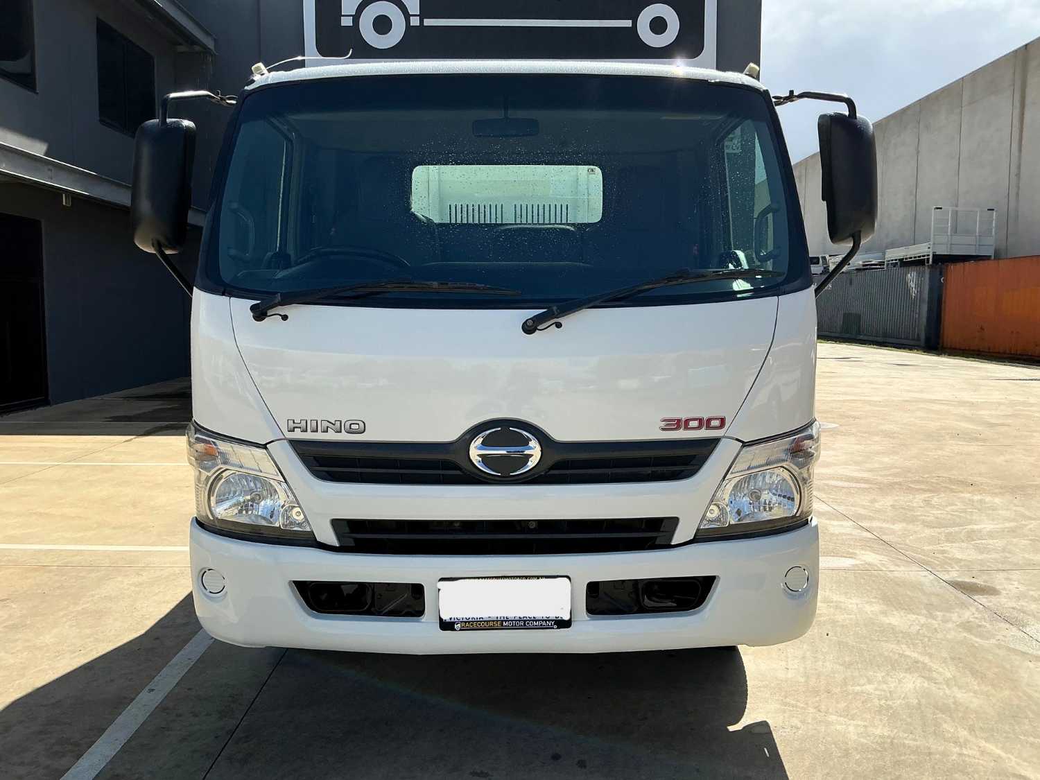 2013 HINO 300 TIPPER