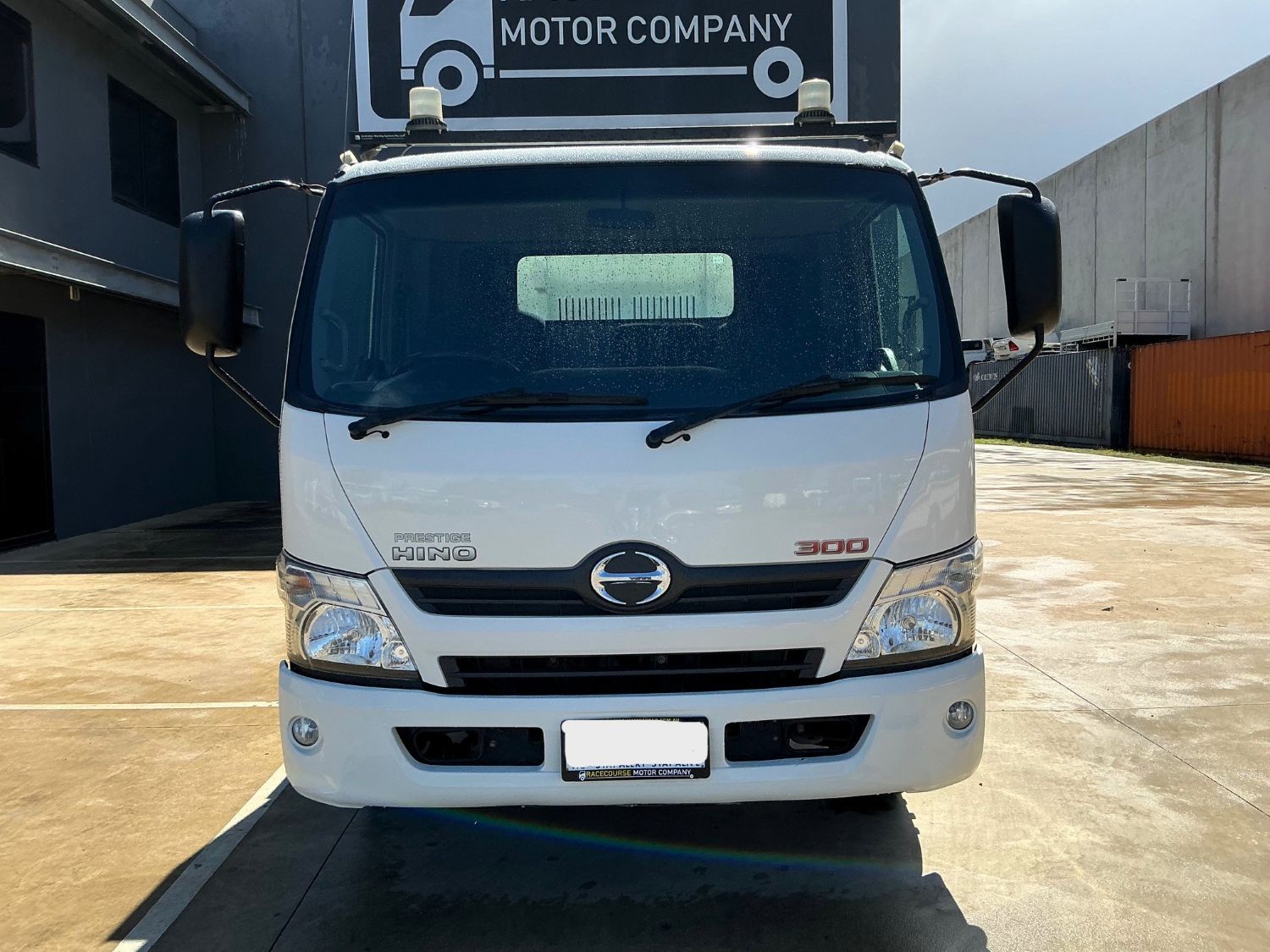 2013 HINO 300 TIPPER