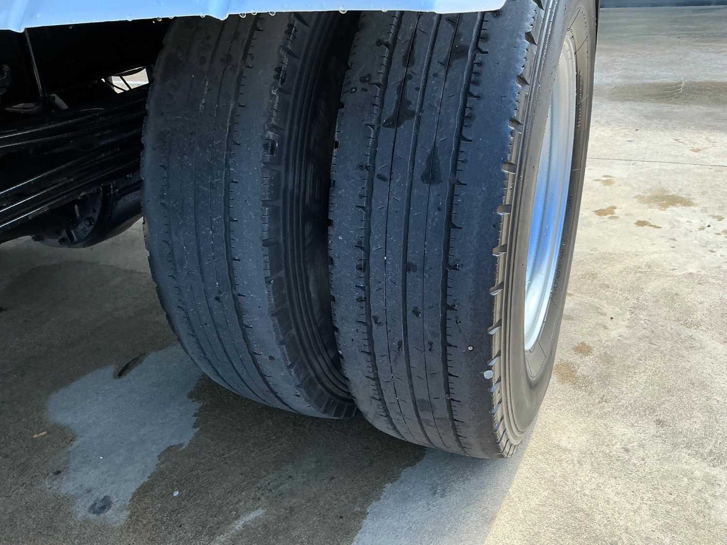 2013 HINO 300 TIPPER