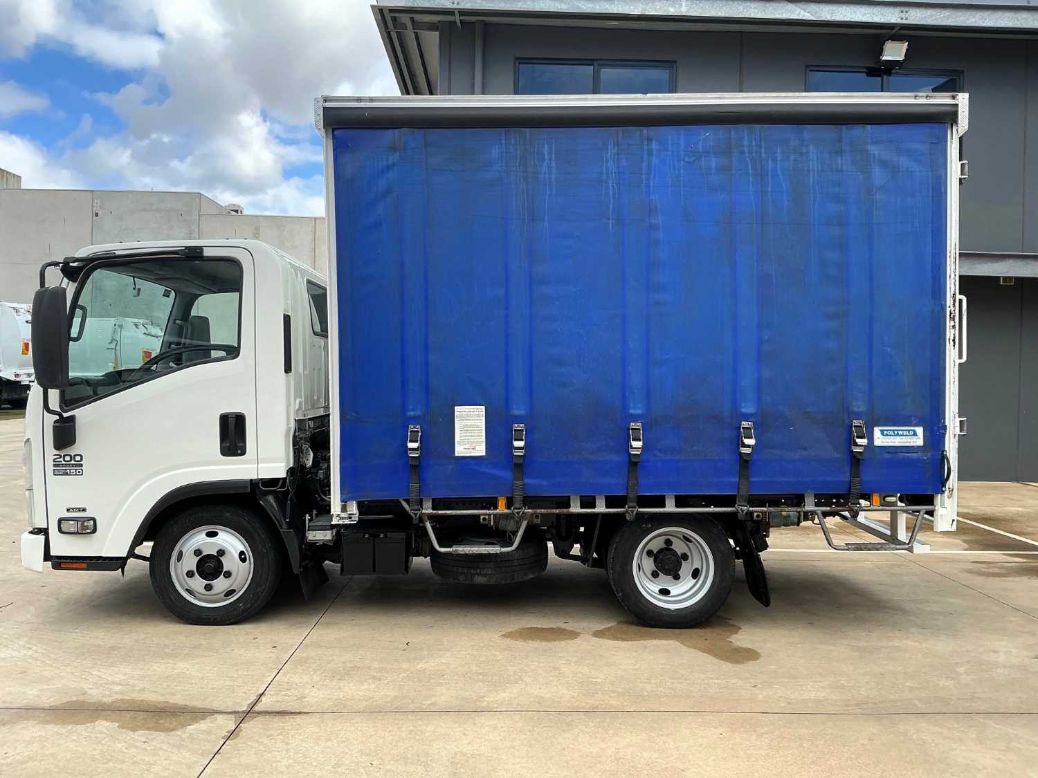 2013 ISUZU NLR200 CURTAINSIDER