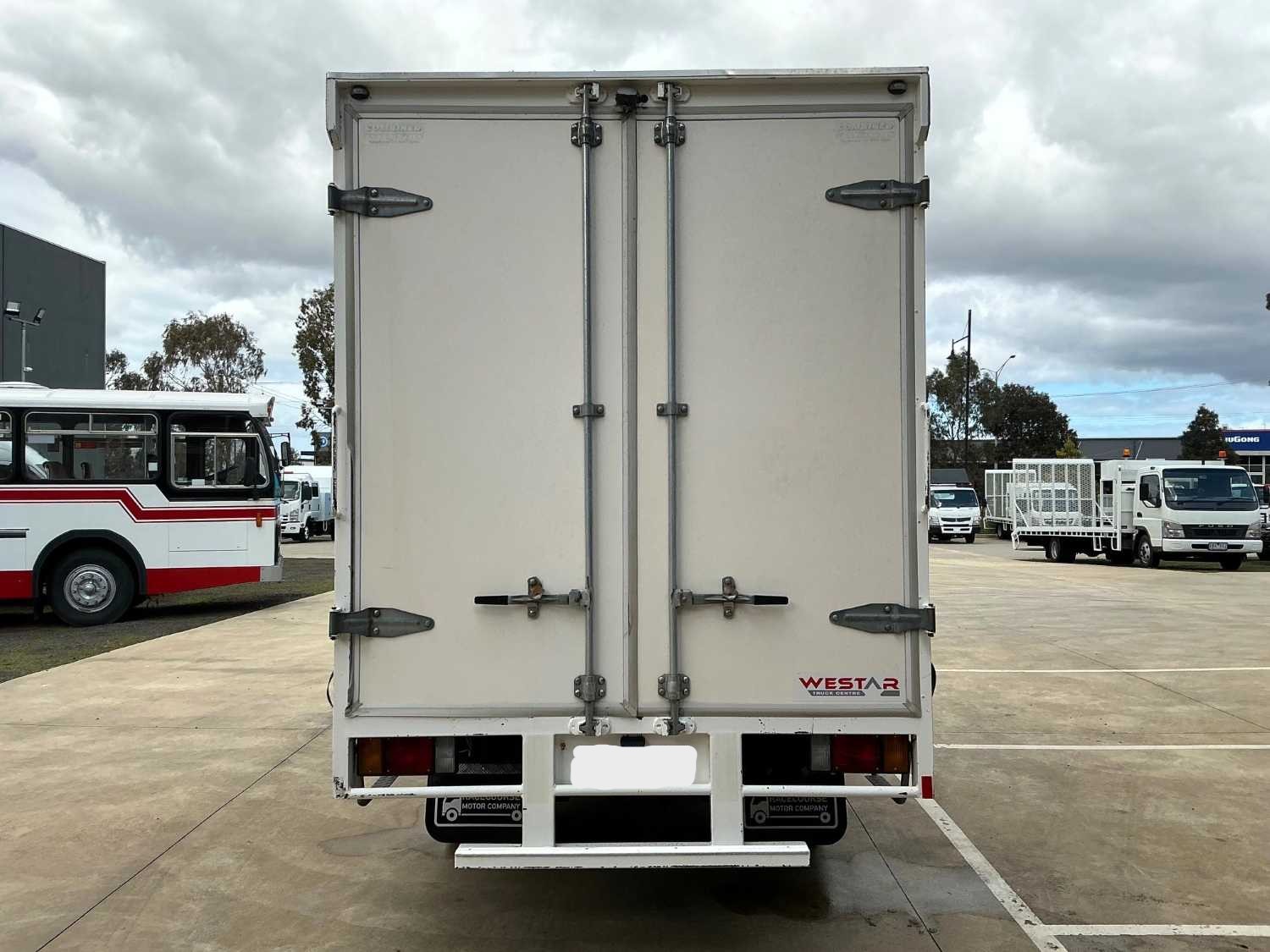 2013 ISUZU NLR200 CURTAINSIDER