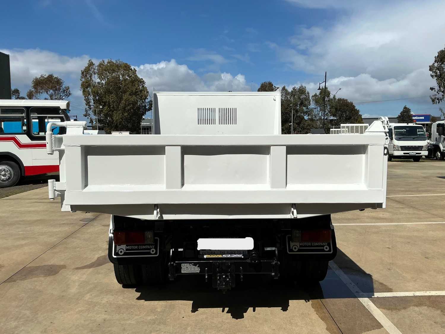 2013 HINO 300 TIPPER