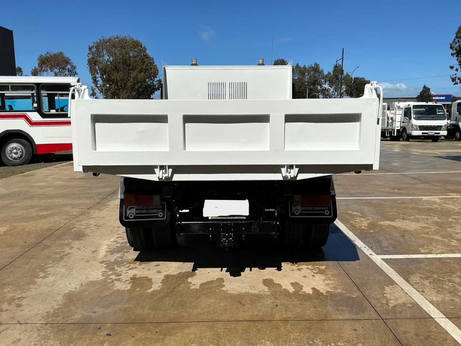 2013 HINO 300 TIPPER