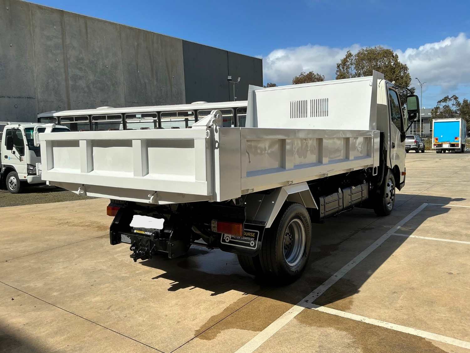 2013 HINO 300 TIPPER