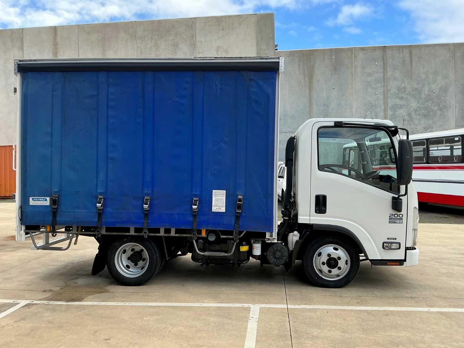 2013 ISUZU NLR200 CURTAINSIDER
