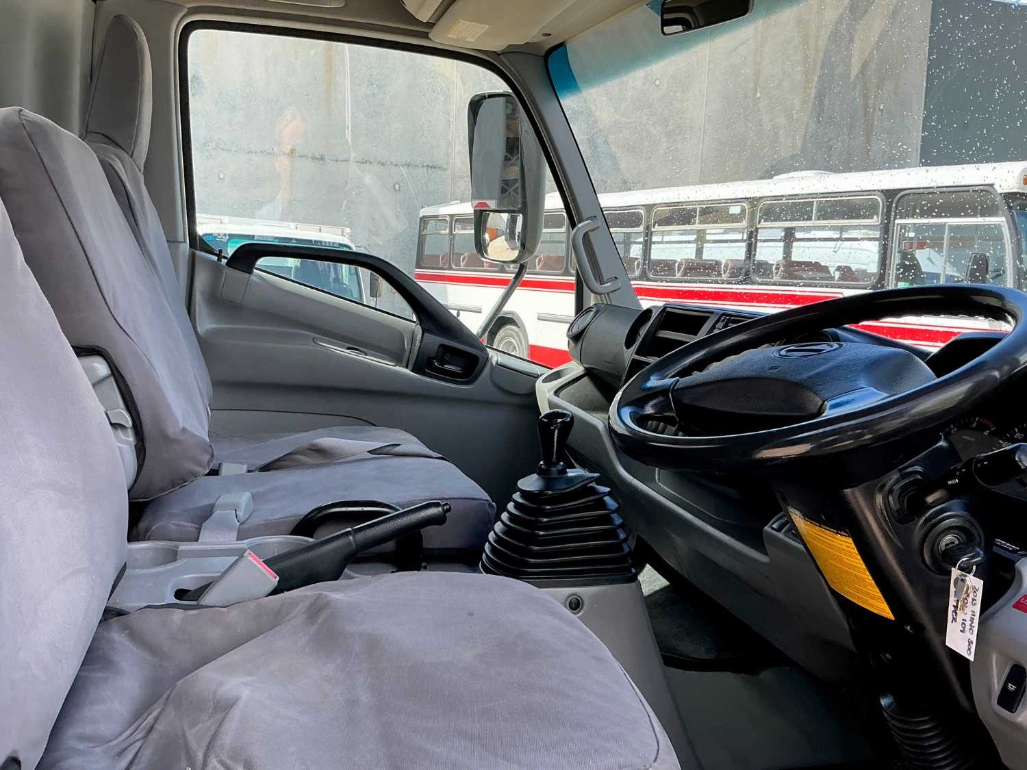 2013 HINO 300 TIPPER