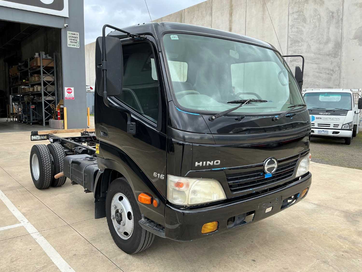 2010 HINO 300 CAB CHASSIS