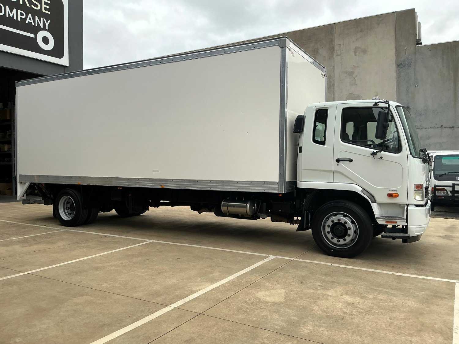 2018 FUSO FIGHTER PANTECH