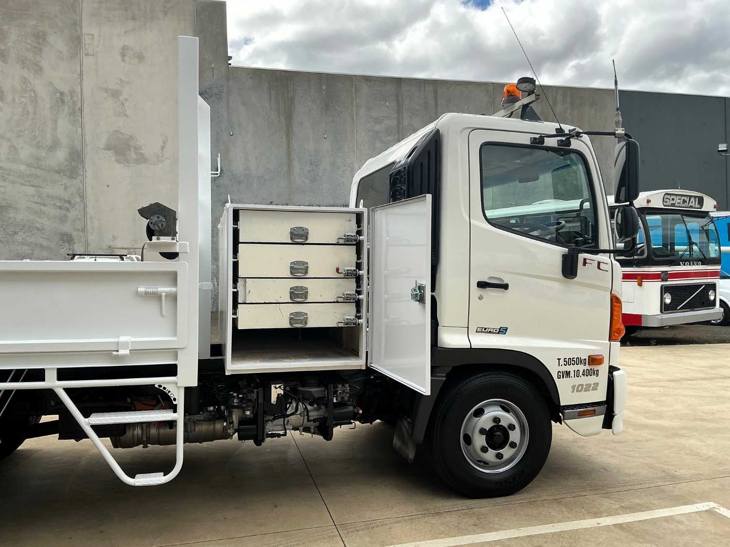 2012 HINO FC TIPPER