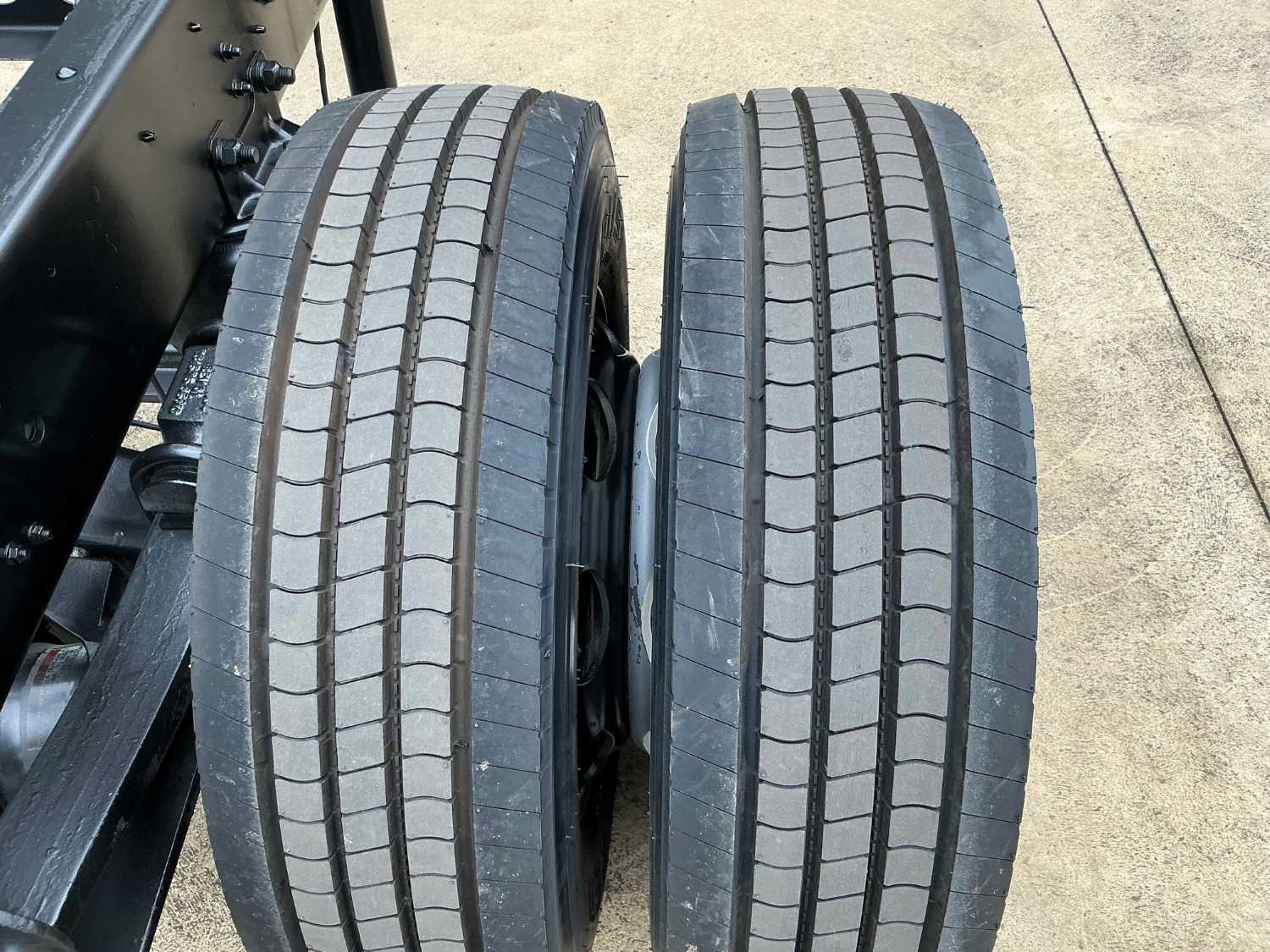 2014 HINO FE CAB CHASSIS