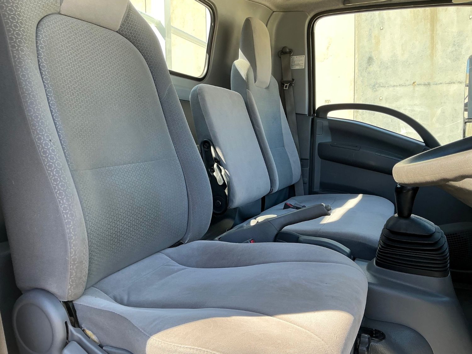 2018 ISUZU NPR65 TRAY image 13