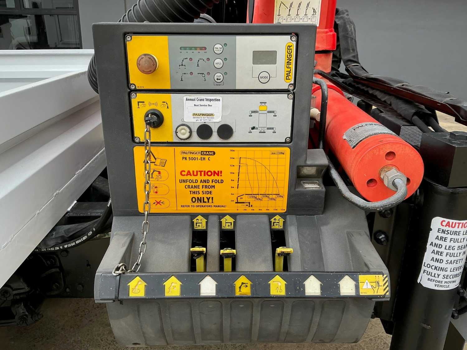 2014 Isuzu FRR500 Service Body/Crane