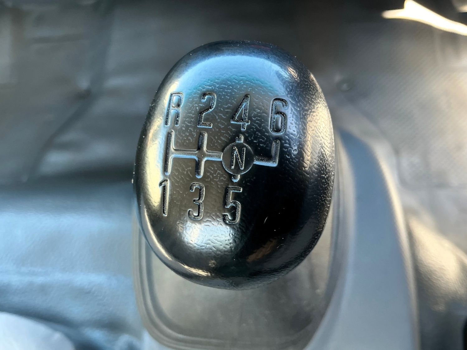 2018 ISUZU NPR65 TRAY image 10